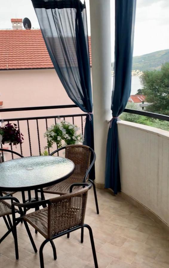 Lastochka.Mne Apartments Баошичі Екстер'єр фото
